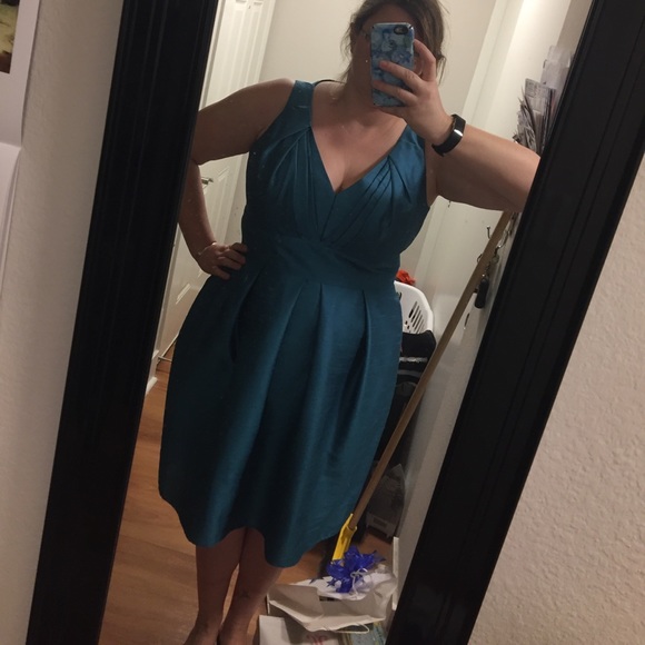 Alfred Sung D702 "Niagara" size 22W - Picture 5 of 7